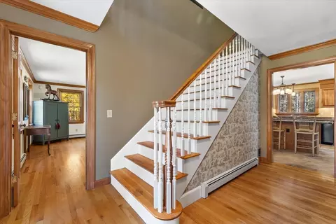Entry Way - 275 Petersham Rd, Phillipston, MA 01331 photo 2 of 3