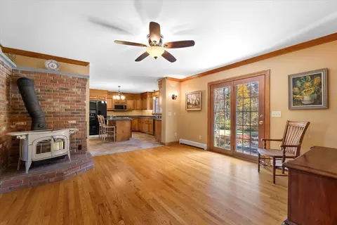 Living - 275 Petersham Rd, Phillipston, MA 01331 photo 1 of 3