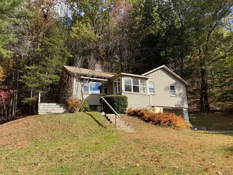 7 Stage Rd, Deerfield, MA 01373
