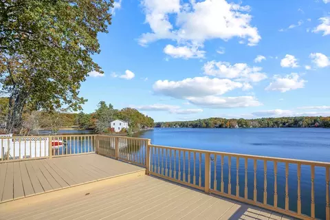 26 Cedar Lake Dr, Sturbridge, MA 01566
