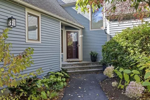 100 Pond St #10, Cohasset, MA 02025