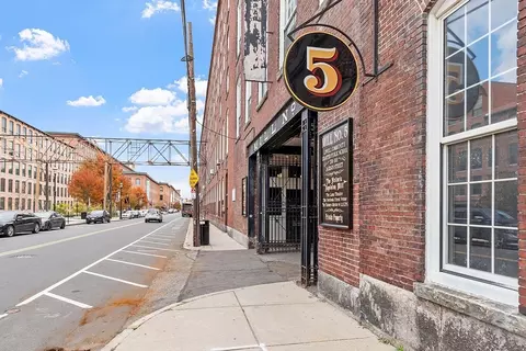 240 Jackson St #623, Lowell, MA 01852