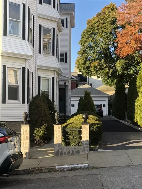 452 Osborn St, Fall River, MA 02724 photo 3