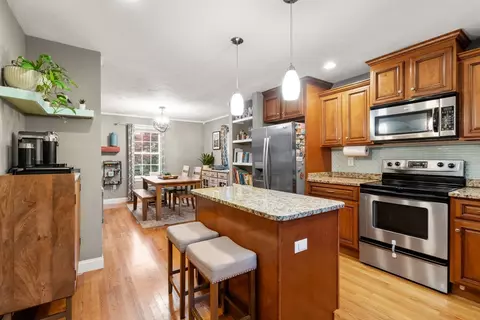 16 Pine St, Maynard, MA 01754 photo 2