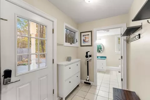 16 Pine St, Maynard, MA 01754 photo 9