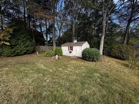 208 Irondequoit Rd, Franklin, MA 02038 photo 11