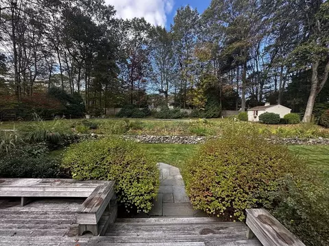 208 Irondequoit Rd, Franklin, MA 02038 photo 9