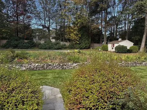 208 Irondequoit Rd, Franklin, MA 02038 photo 8