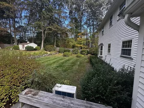 208 Irondequoit Rd, Franklin, MA 02038 photo 12