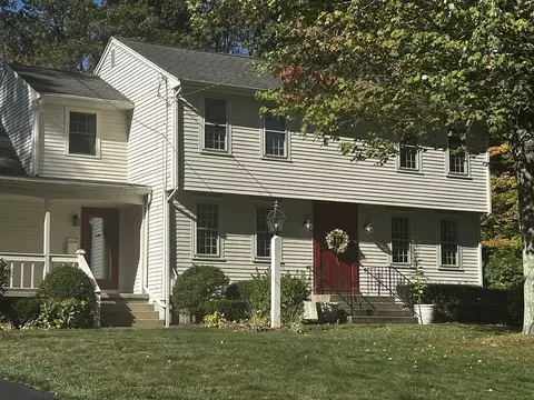 208 Irondequoit Rd, Franklin, MA 02038