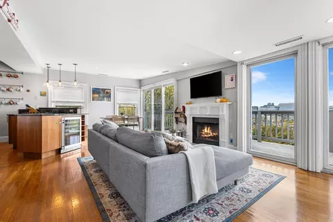 40 Mead St #3, Boston, MA 02129