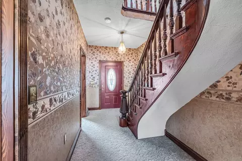 43 Pine St, Chicopee, MA 01020 photo 4