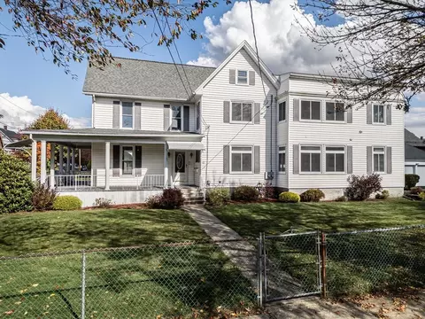 43 Pine St, Chicopee, MA 01020 photo 2