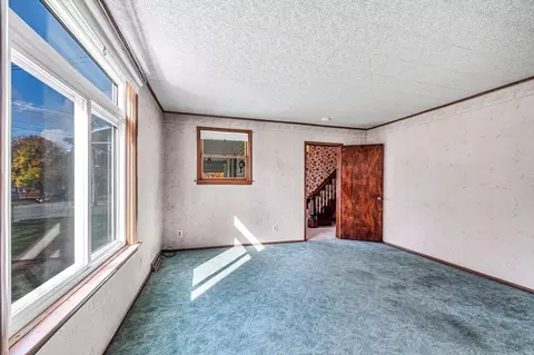 43 Pine St, Chicopee, MA 01020 photo 6