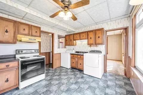 43 Pine St, Chicopee, MA 01020 photo 8