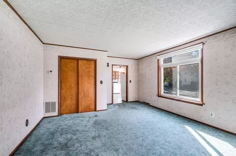 43 Pine St, Chicopee, MA 01020 photo 5