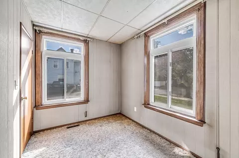 43 Pine St, Chicopee, MA 01020 photo 9