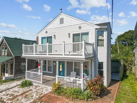 17 5th St, Wareham, MA 02538