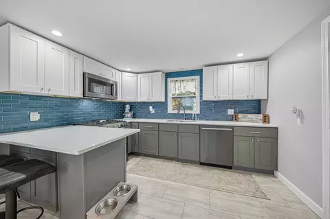 75 Barrows St, Norton, MA 02766