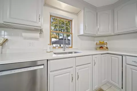 33 Ritchie Rd, Lynn, MA 01904 photo 9