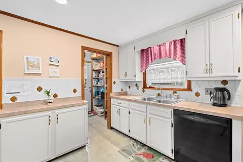 Kitchen - 98 Bradford St, Everett, MA 02149 photo 4 of 5