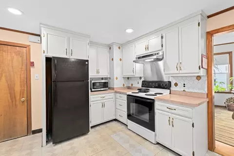Kitchen - 98 Bradford St, Everett, MA 02149 photo 2 of 5