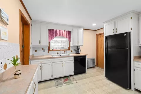Kitchen - 98 Bradford St, Everett, MA 02149 photo 3 of 5