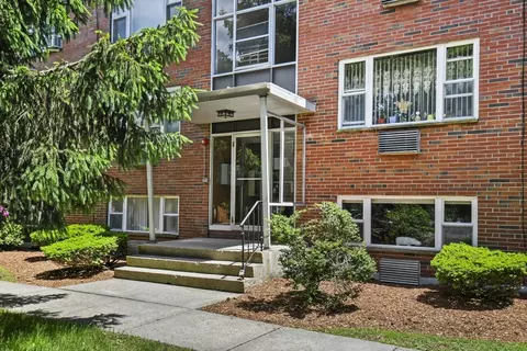 1105 Lexington St #10-2, Waltham, MA 02452