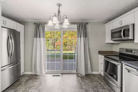 32 Fox Meadow Rd #E, Leominster, MA 01453