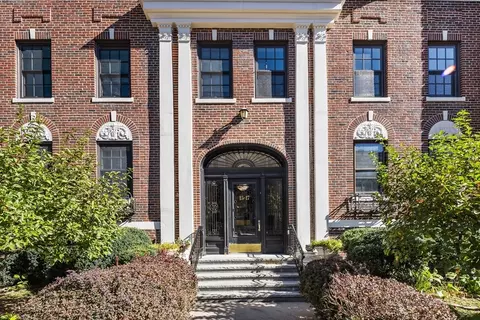 15-17 James St #2, Brookline, MA 02446