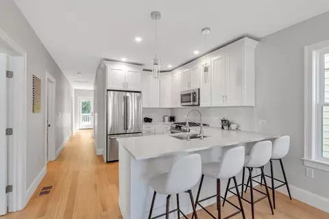 103 Neponset Ave #103, Roslindale, MA 02131