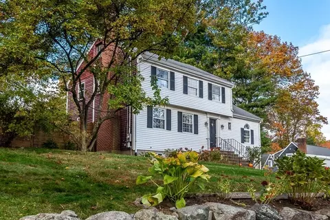34 Cranberry Ln, Dedham, MA 02026 photo 2