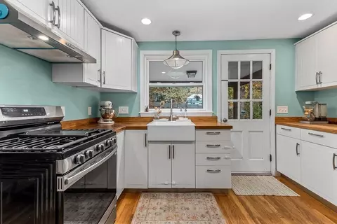 34 Cranberry Ln, Dedham, MA 02026 photo 13