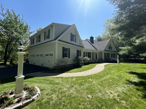 39 Smith Rd, Northborough, MA 01532