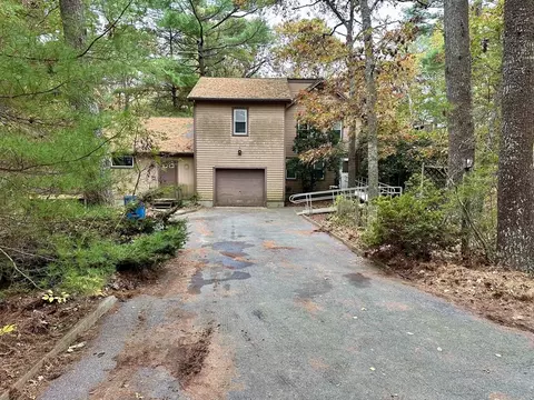 3 Viber Ln, Falmouth, MA 02536