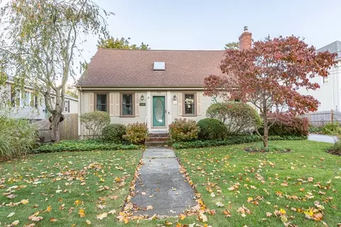 24 Acorn St, New Bedford, MA 02740