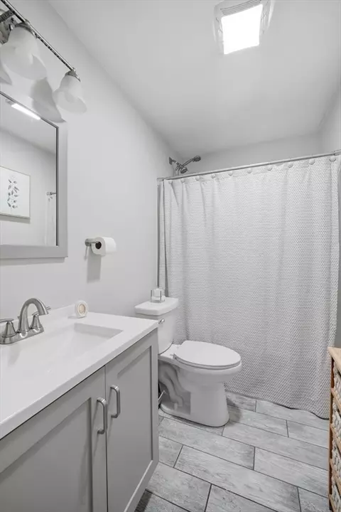99 Lehigh St, Springfield, MA 01104 photo 14