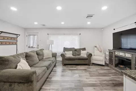 99 Lehigh St, Springfield, MA 01104 photo 7
