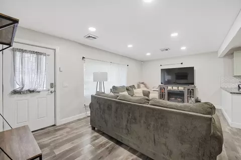 99 Lehigh St, Springfield, MA 01104 photo 5