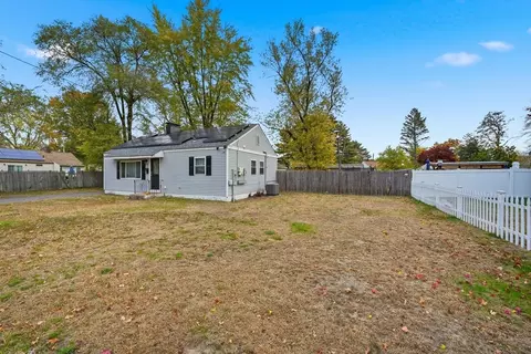 99 Lehigh St, Springfield, MA 01104 photo 4