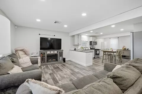99 Lehigh St, Springfield, MA 01104 photo 6