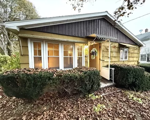 19 First St, Webster, MA 01570