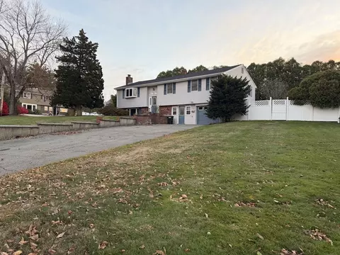 26 Mohawk St, Danvers, MA 01923 photo 2