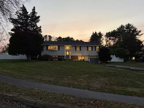 26 Mohawk St, Danvers, MA 01923 photo 3
