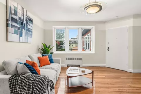 125 Farragut Rd #35, Boston, MA 02127