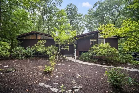 39 Indian Ridge Rd, Natick, MA 01760
