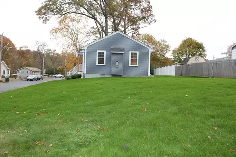30 Maple St, Hudson, MA 01749 photo 2
