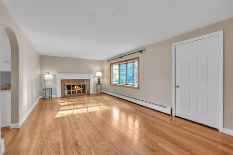 Living - 4 Taylor Rd, Maynard, MA 01754 photo 2 of 8
