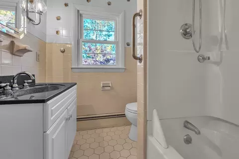 Bath - 4 Taylor Rd, Maynard, MA 01754 photo 1 of 1