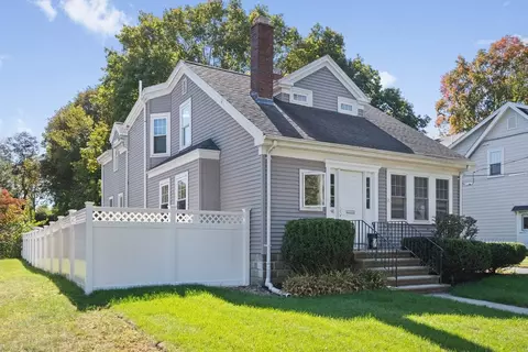 48 Cordis St, Wakefield, MA 01880